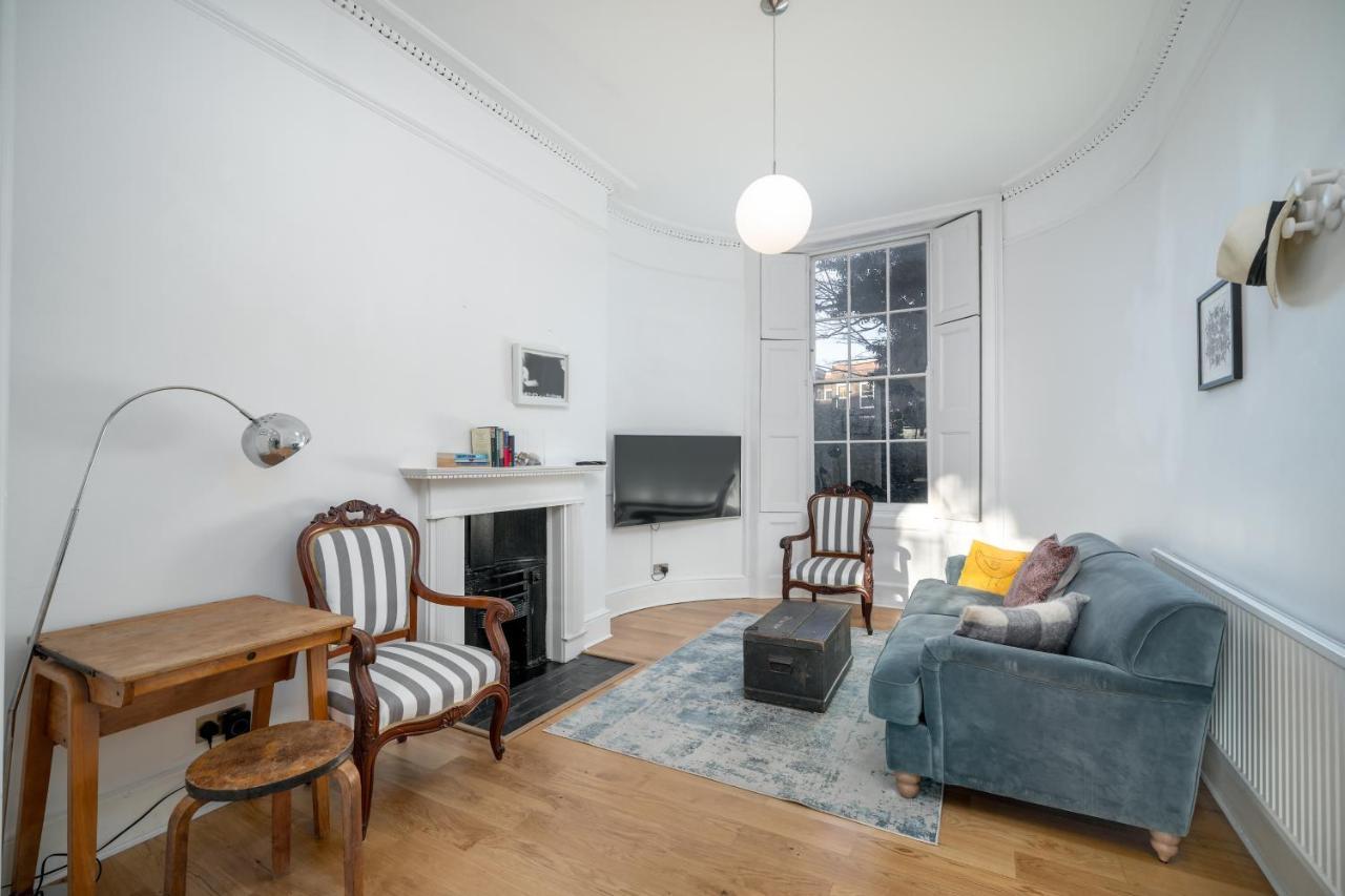 Sleek Flat With Communal Courtyard London Bagian luar foto